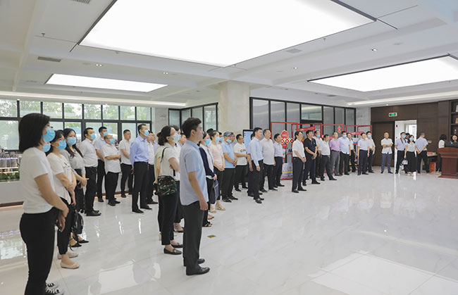 新乡市直各单位人员组成的80人观摩团莅临中誉鼎力